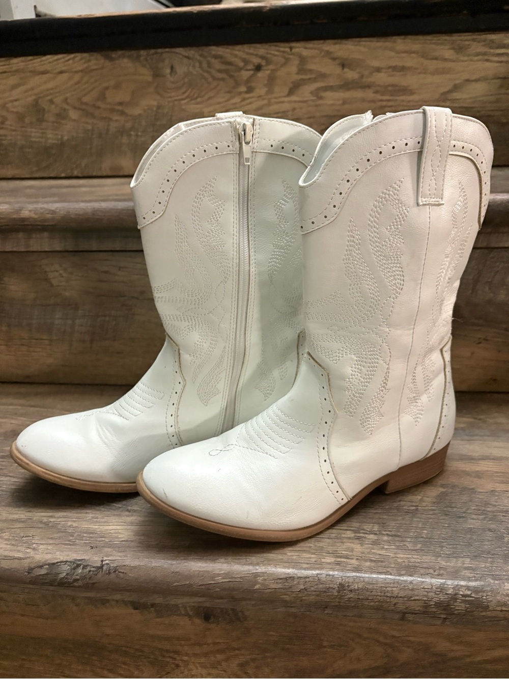 Dream Pairs White Western-Inspired Heeled Boots